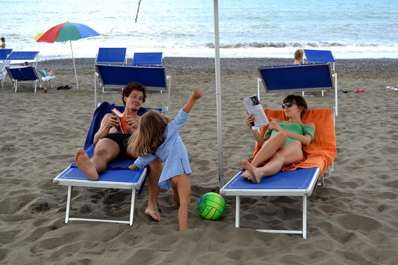 Camping Village Le Esperidi Marina Di Bibbona Extérieur photo